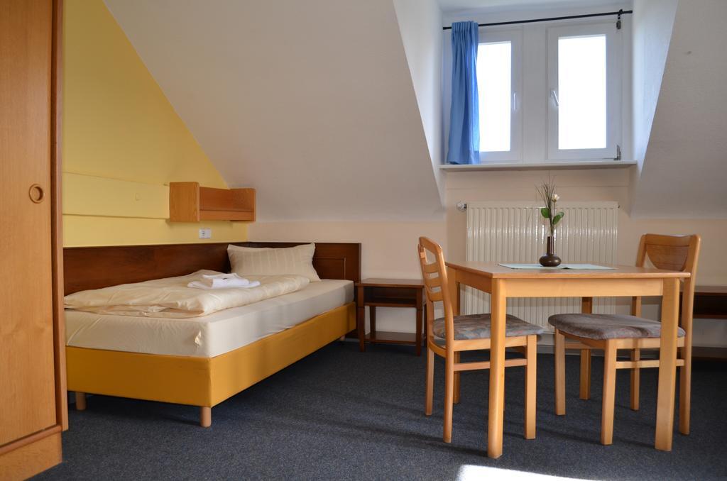 Stiftsberg - Bildungs- Und Freizeitzentrum Kyllburg Esterno foto